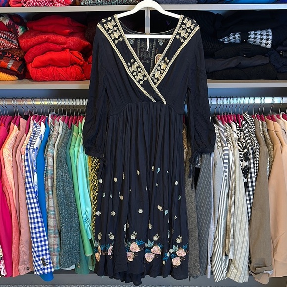 Free People navy/embroidered long sleeve v neck maxi dress size XS - Picture 1 of 3